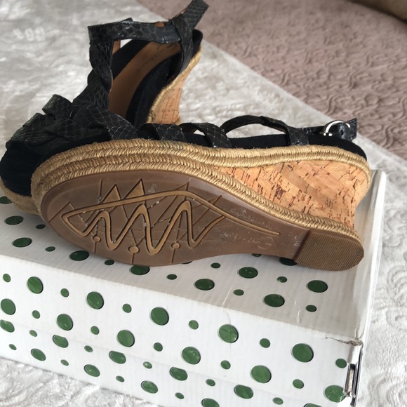 Wedge Sandal - Picture 3 of 5